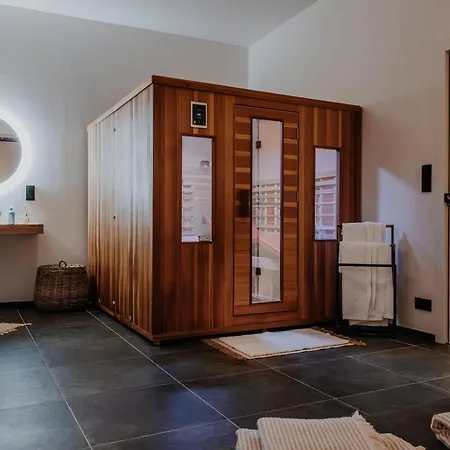 Queen's Avenue * Spa